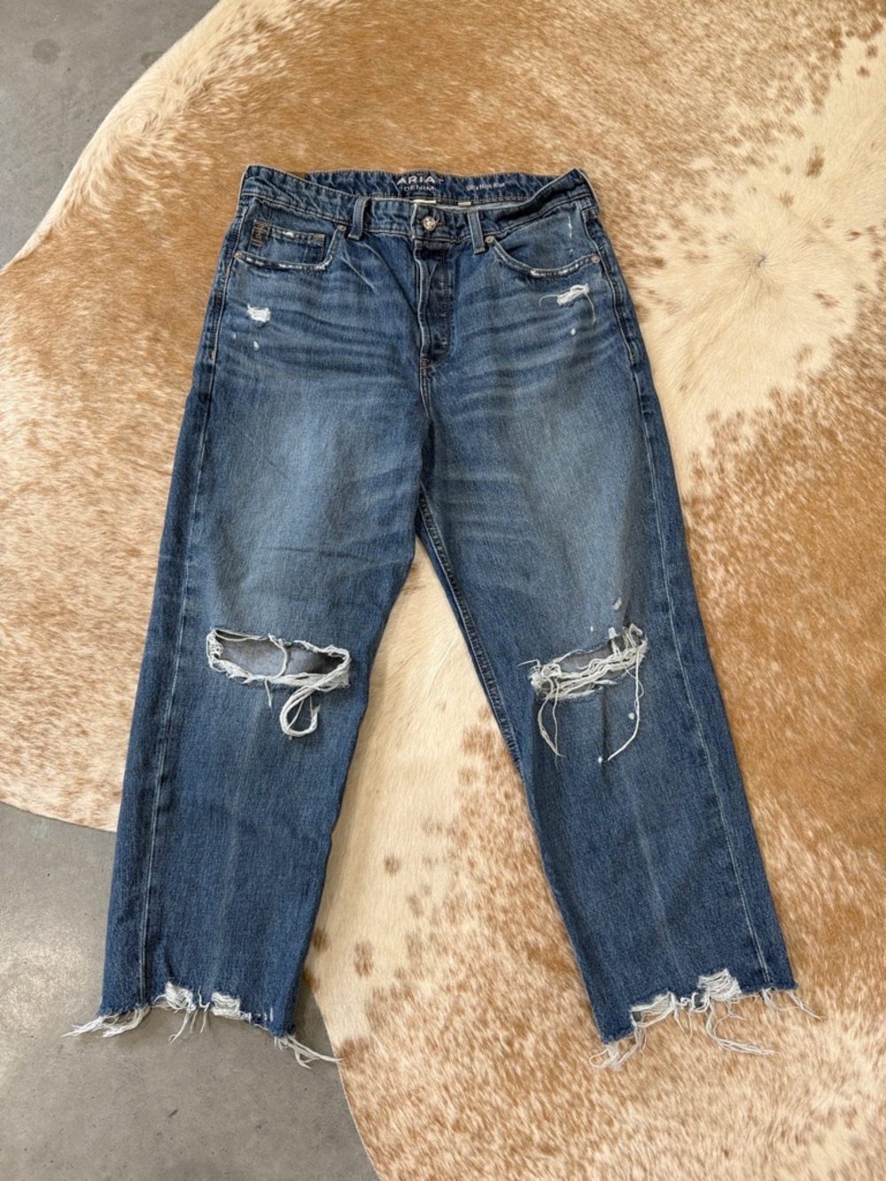 Aria Ripped Boyfriend Jeans in Medium Blue Wash 32